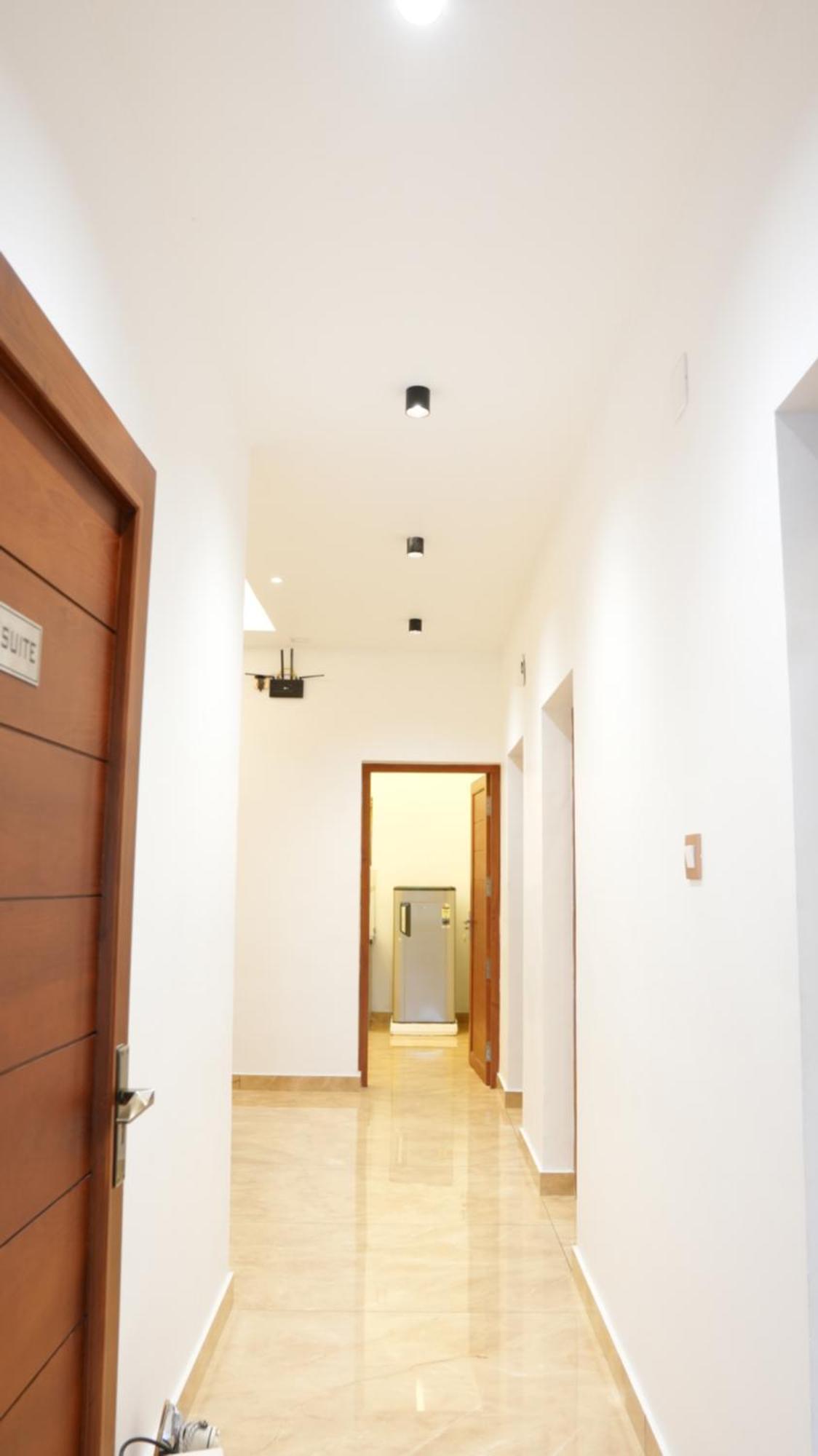 Neom'S Golden Gate Hotel Alwaye Екстериор снимка