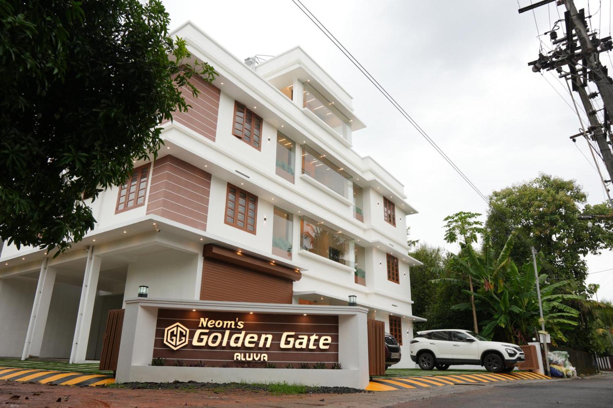 Neom'S Golden Gate Hotel Alwaye Екстериор снимка