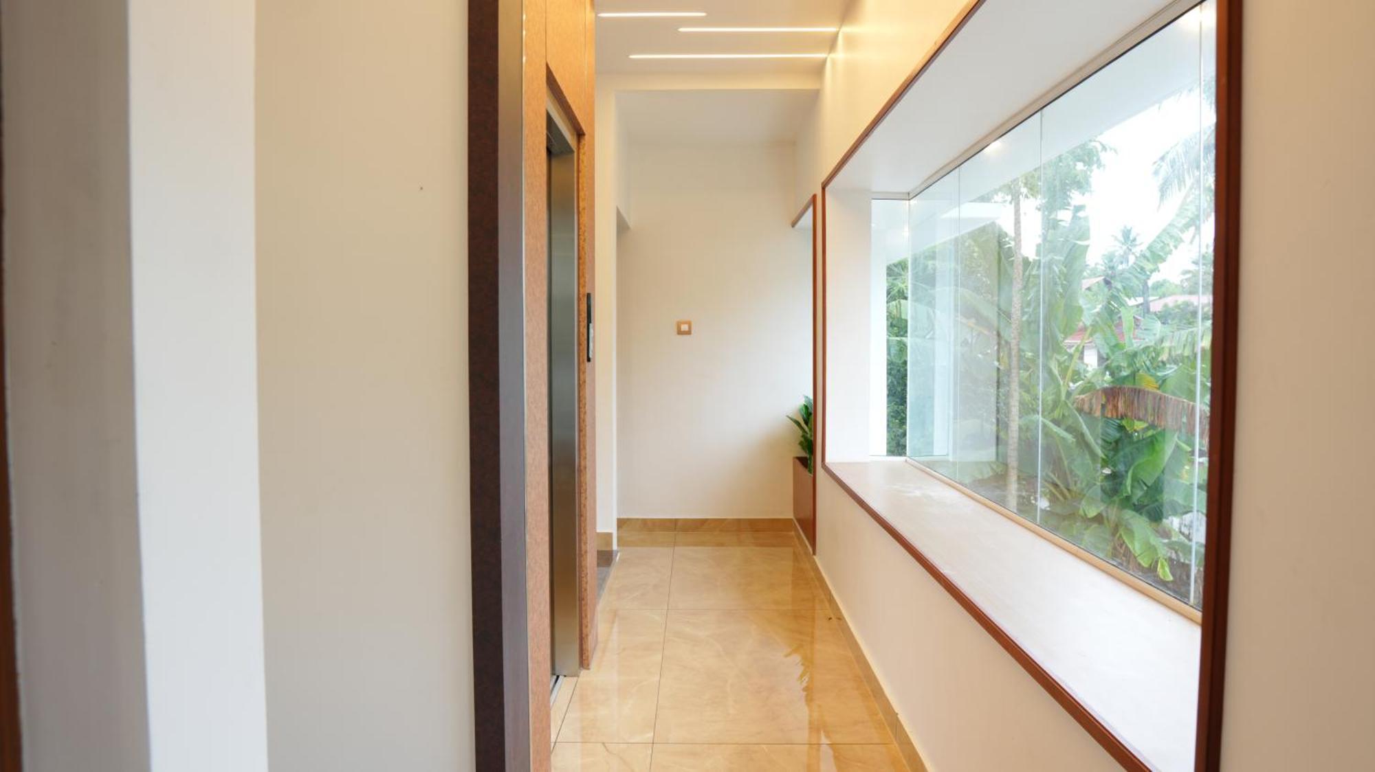 Neom'S Golden Gate Hotel Alwaye Екстериор снимка
