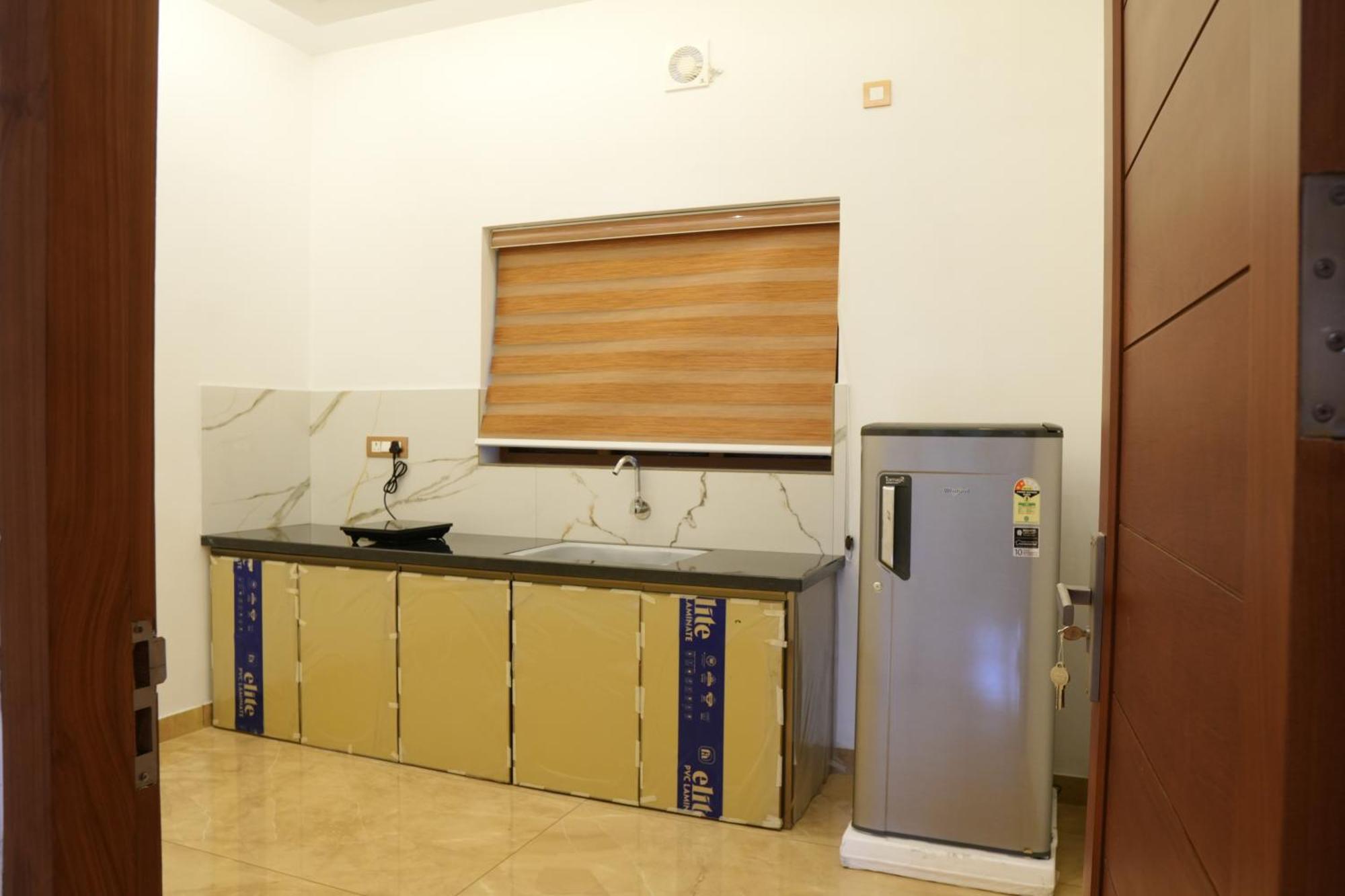 Neom'S Golden Gate Hotel Alwaye Екстериор снимка